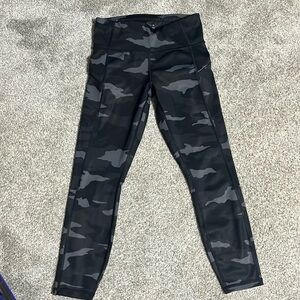 Athleta camo contender 7/8 tight